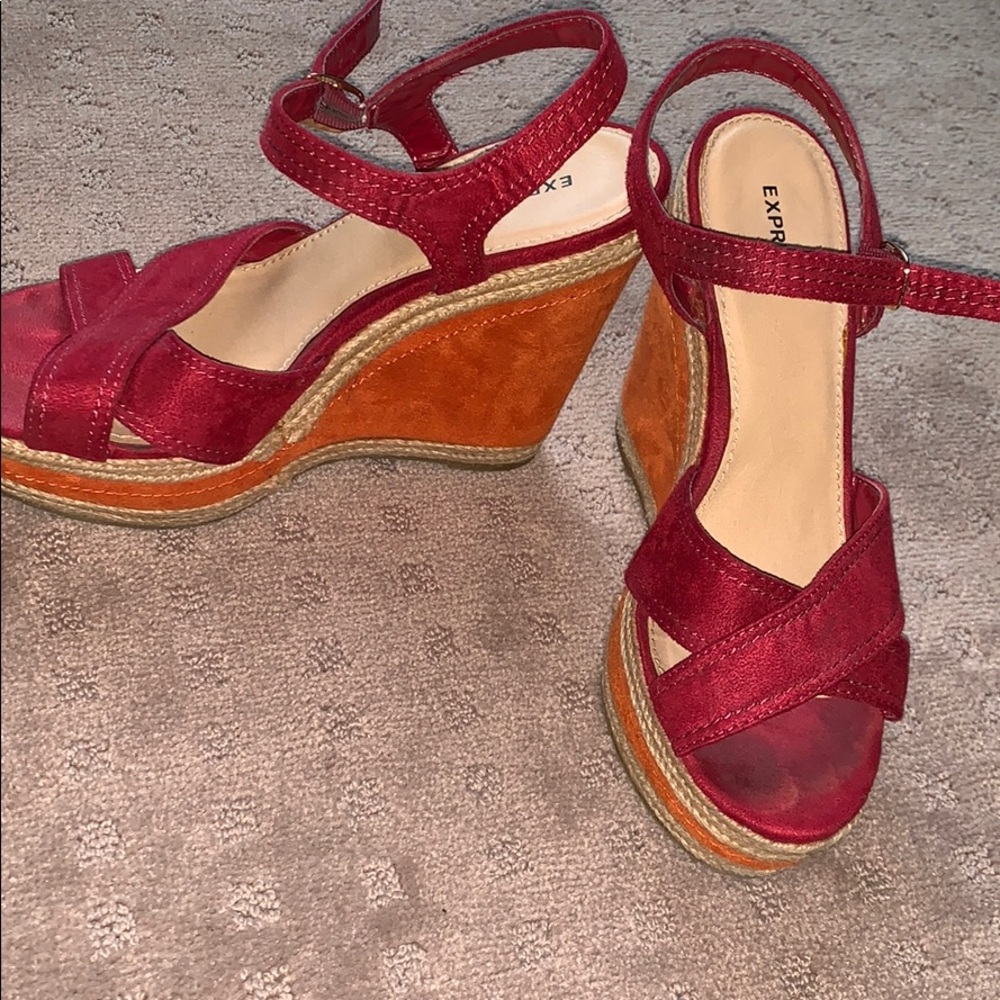 Express magenta and orange wedge size 8